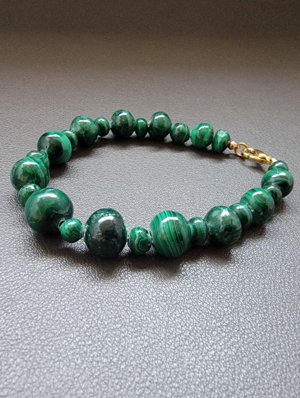 Vintage Genuine Malachite Beaded Bracelet | Graduated Green Stone Beads - Picture 4 of 9